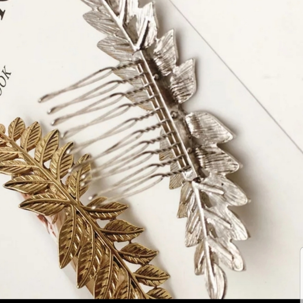 *Renata* Gold Comb Hair Clip - Picture 3 of 6